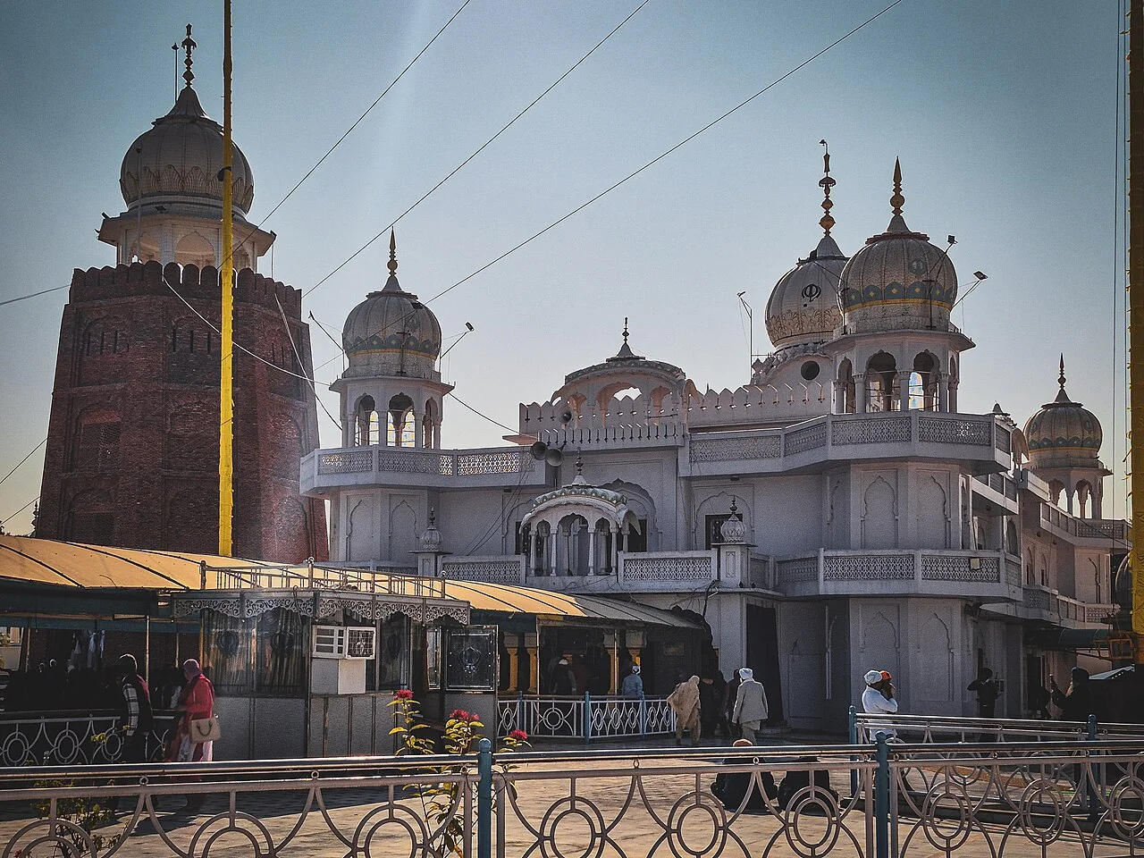 The white domes and courtyard of Takht Sri Damdama Sahib at Talwandi Sabo